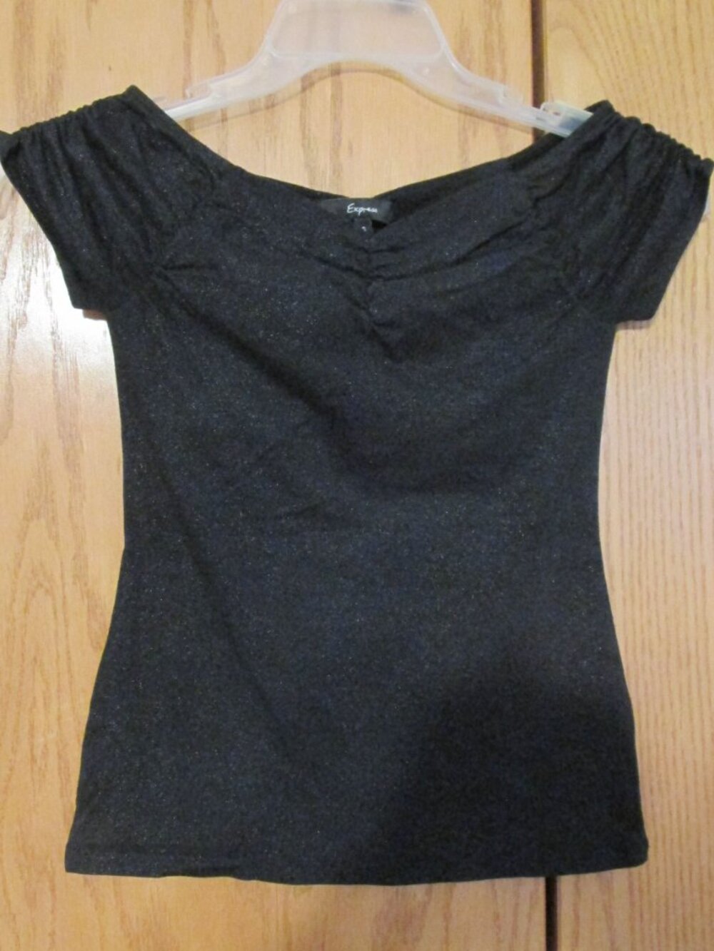 EXPRESS WOMEN'S SIZE S TOP BLACK GLITTER RUCHED SWEET HEART NECK SHIRT CAP SLEEV